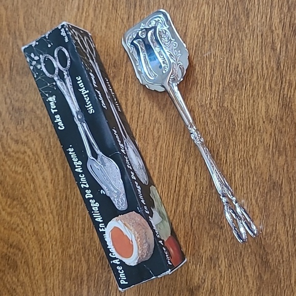 VINTAGE Silverplate Engraved Cake Tongs, Made in Hong Kong - Picture 2 of 16